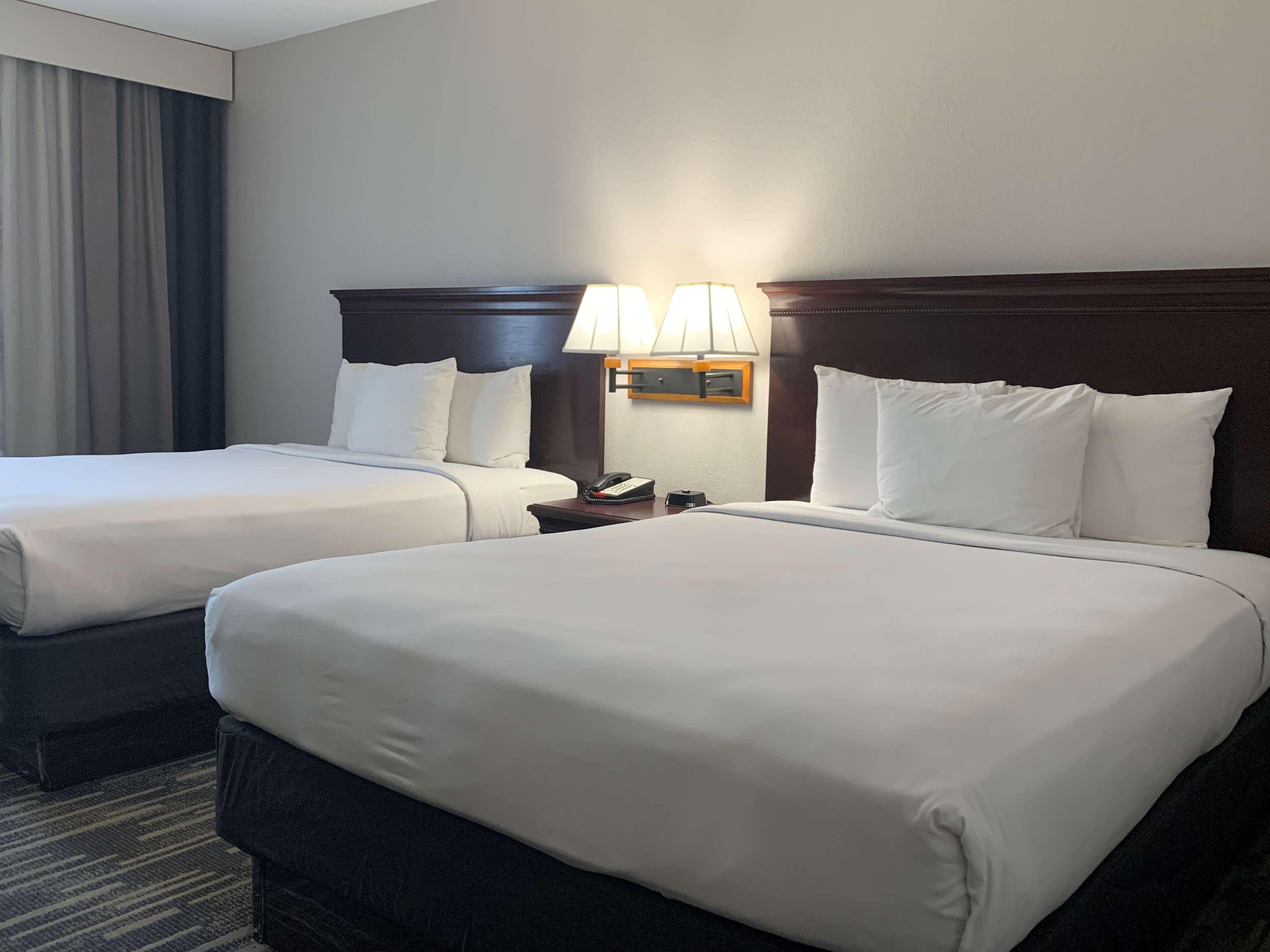 Country & By Radisson, Center Az
