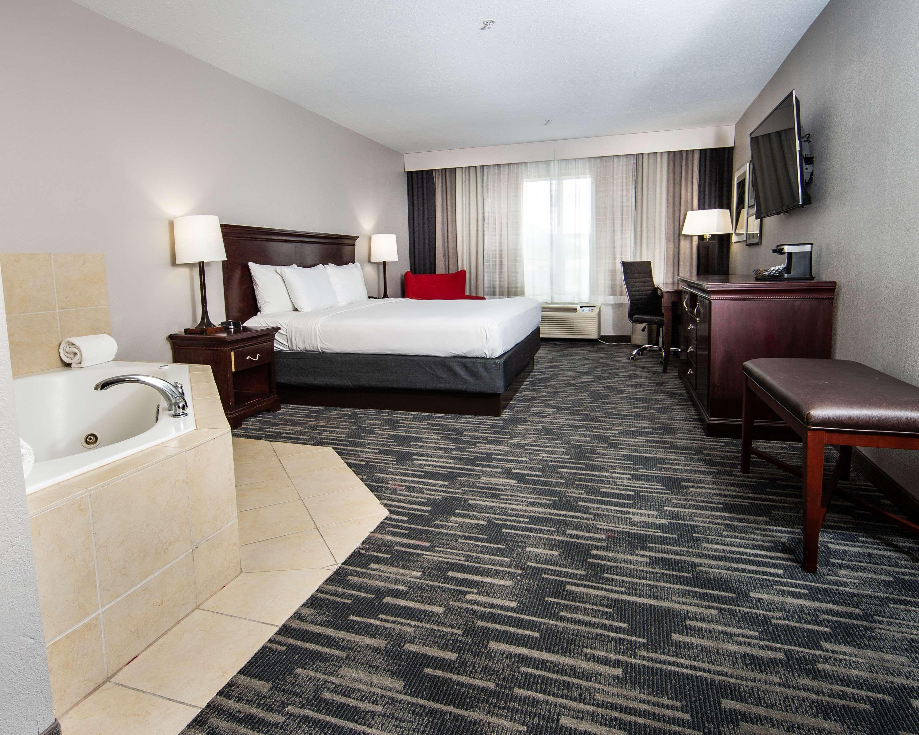 Hotel Country & By Radisson, Center Az 3*