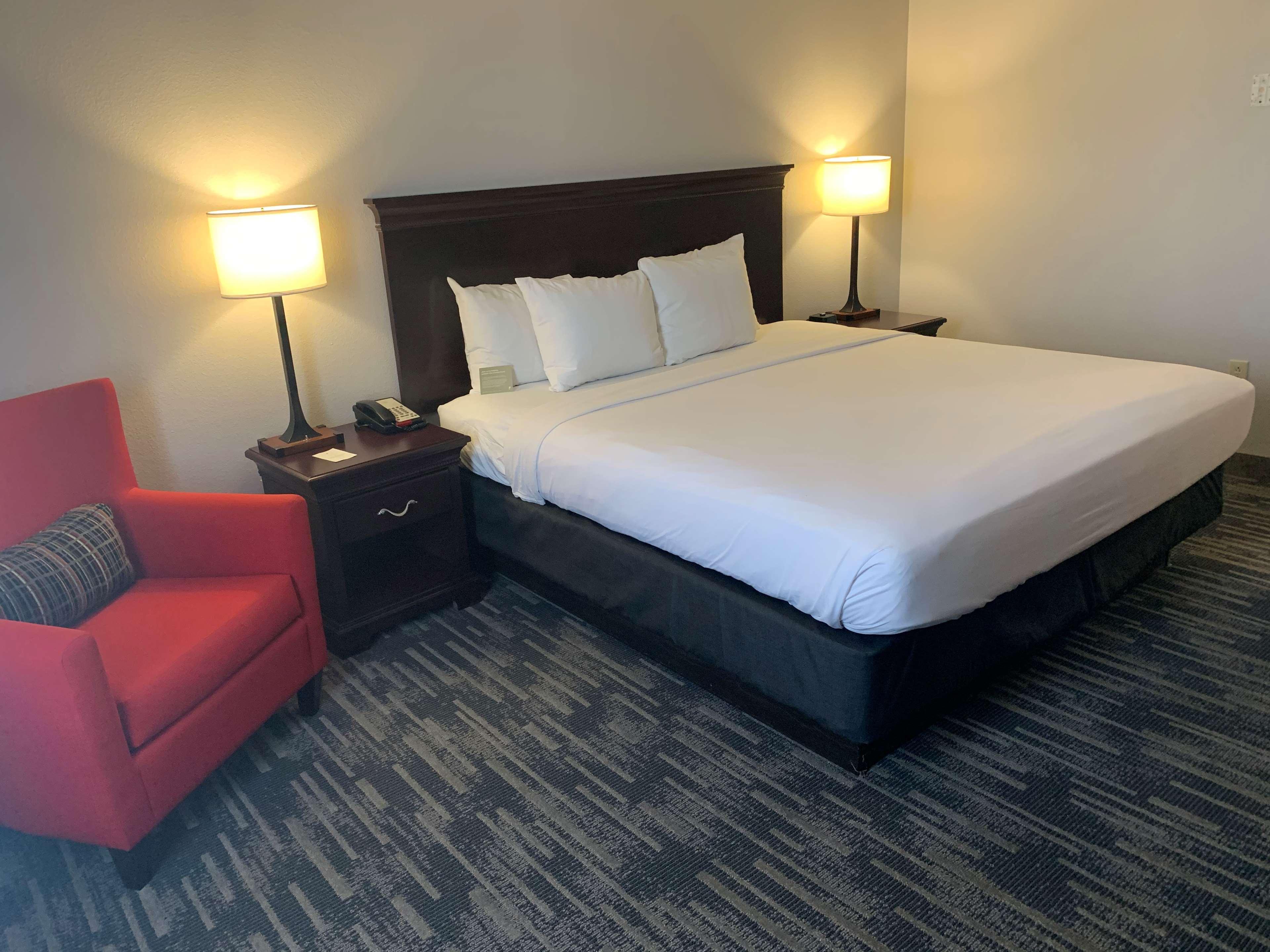 Hotel Country & By Radisson, Center Az 3*