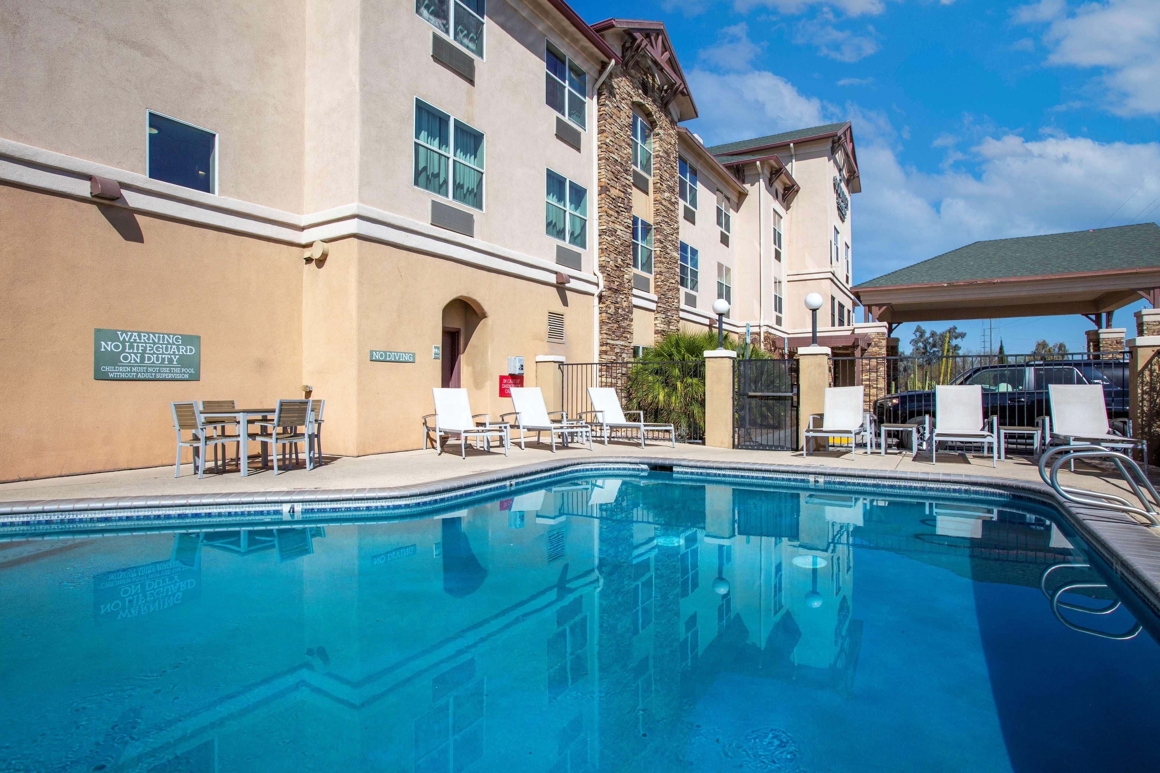 Hotel Country & By Radisson, Center Az 3*