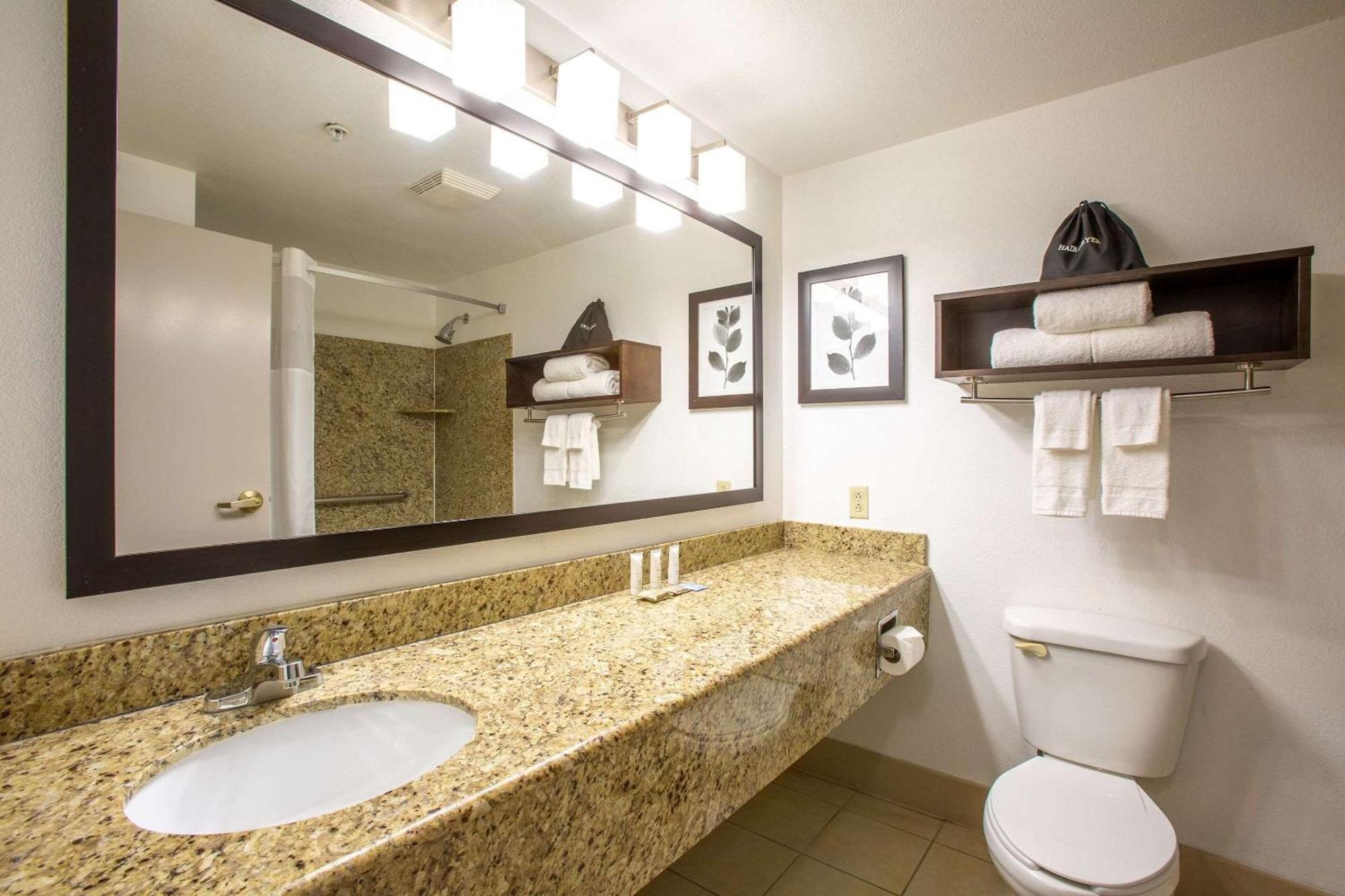 Country & By Radisson, Center Az Hotel 3*
