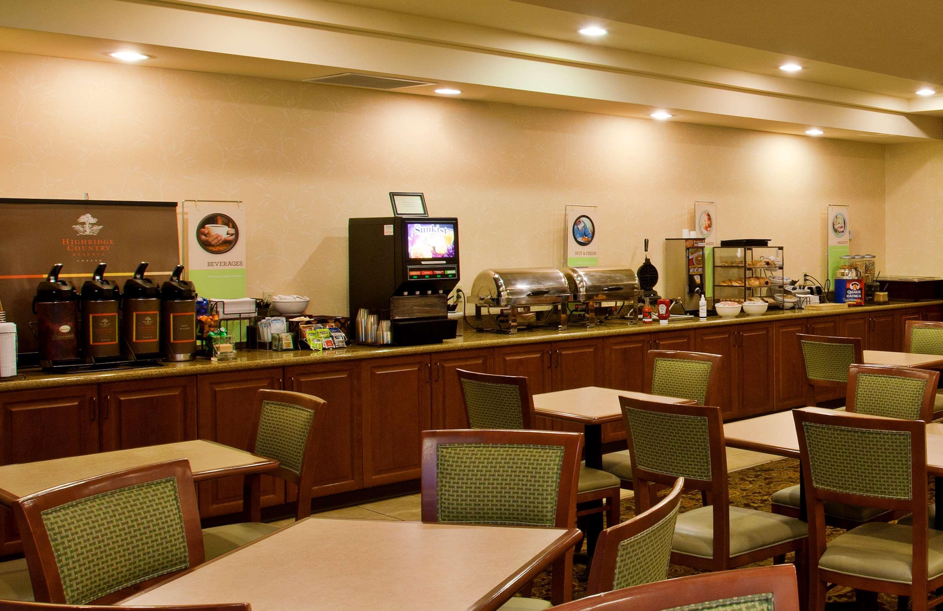 Hotel Country & By Radisson, Center Az 3*