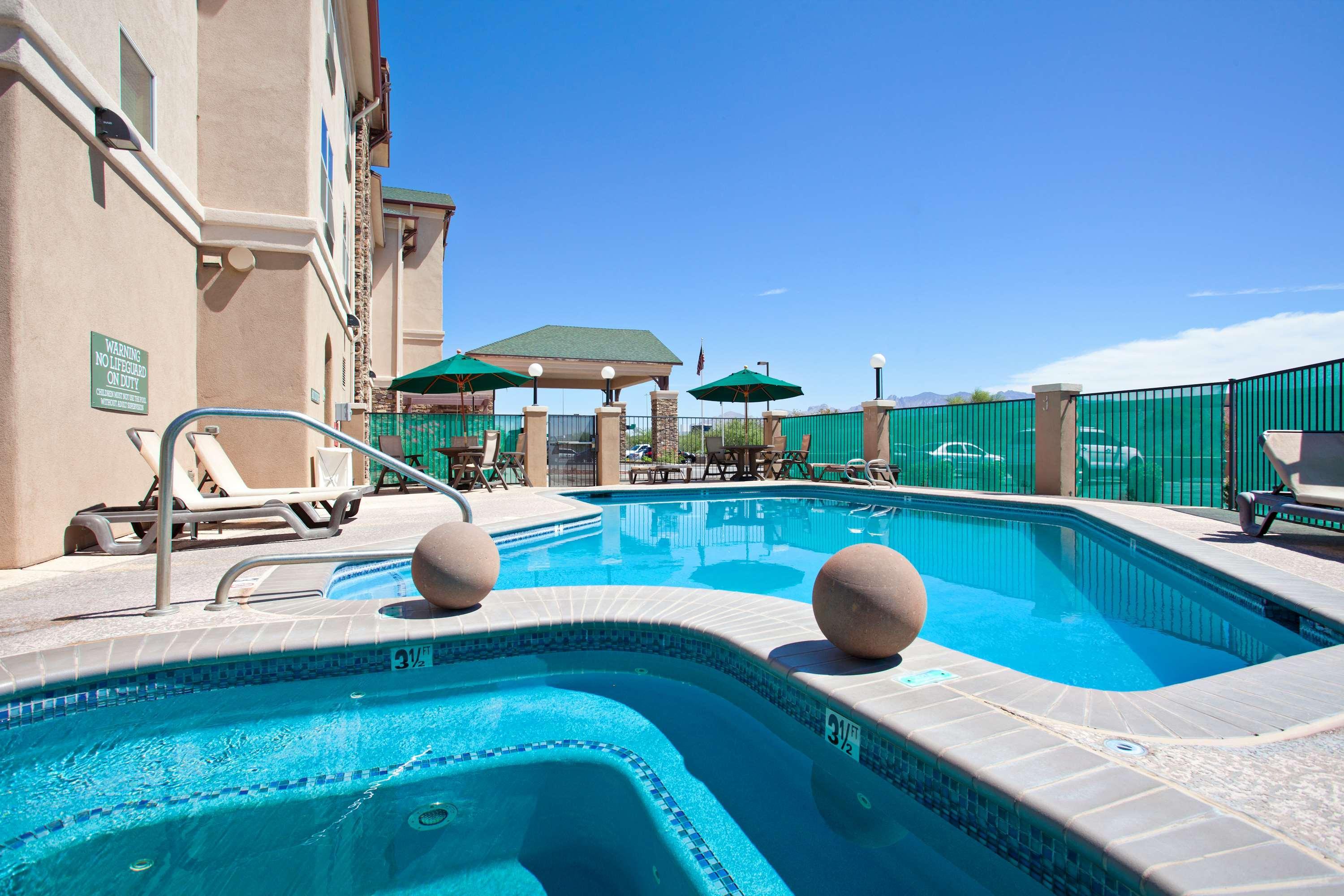 Country & By Radisson, Center Az