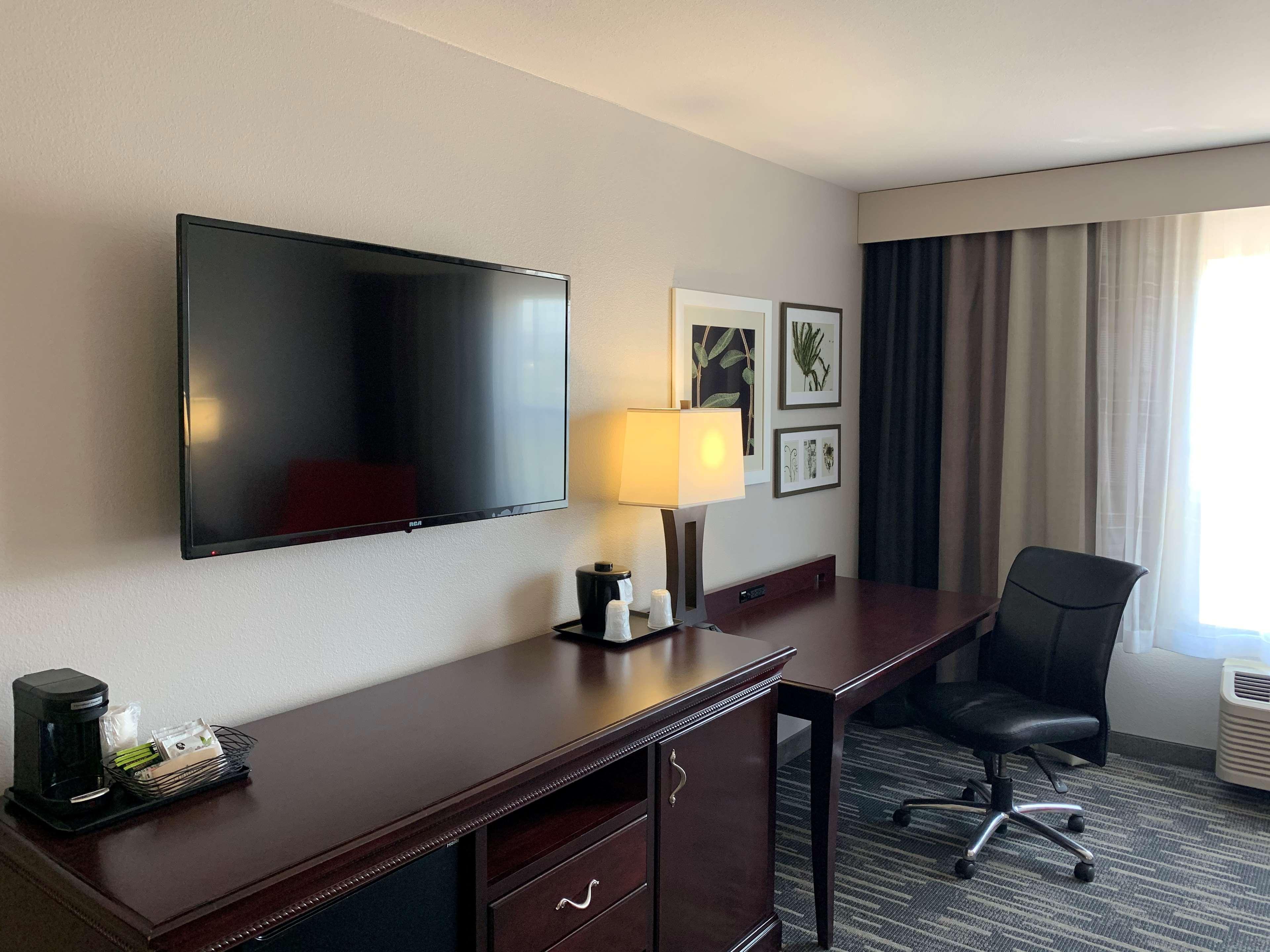 Hotel Country & By Radisson, Center Az 3*